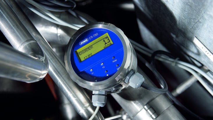 Передавач з індуктивним датчиком провідності JUMO CTI-750