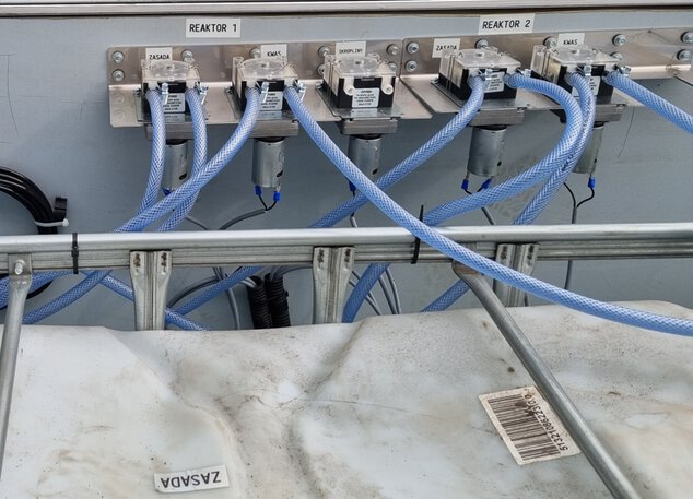 Peristaltic pumps working with the pH electrode and level sensors in the bioreactor for air purification