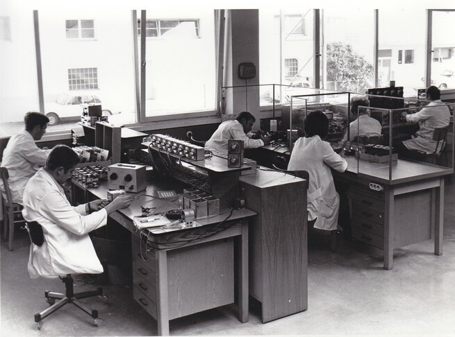 De productie van elektronische regelaars in de jaren 60