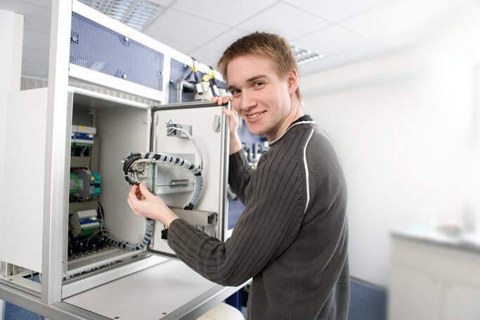 Wiring control cabinet