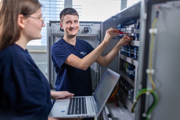 Verdrahtung und Programmierung eines Schaltkreises 
