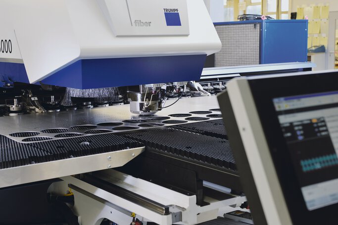 Lavorazione flessibile della lamiera con la più recente tecnologia di punzonatura