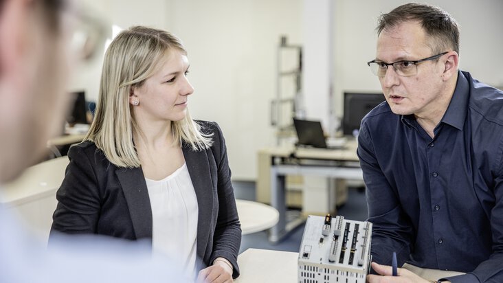 Les ingénieurs en conversation