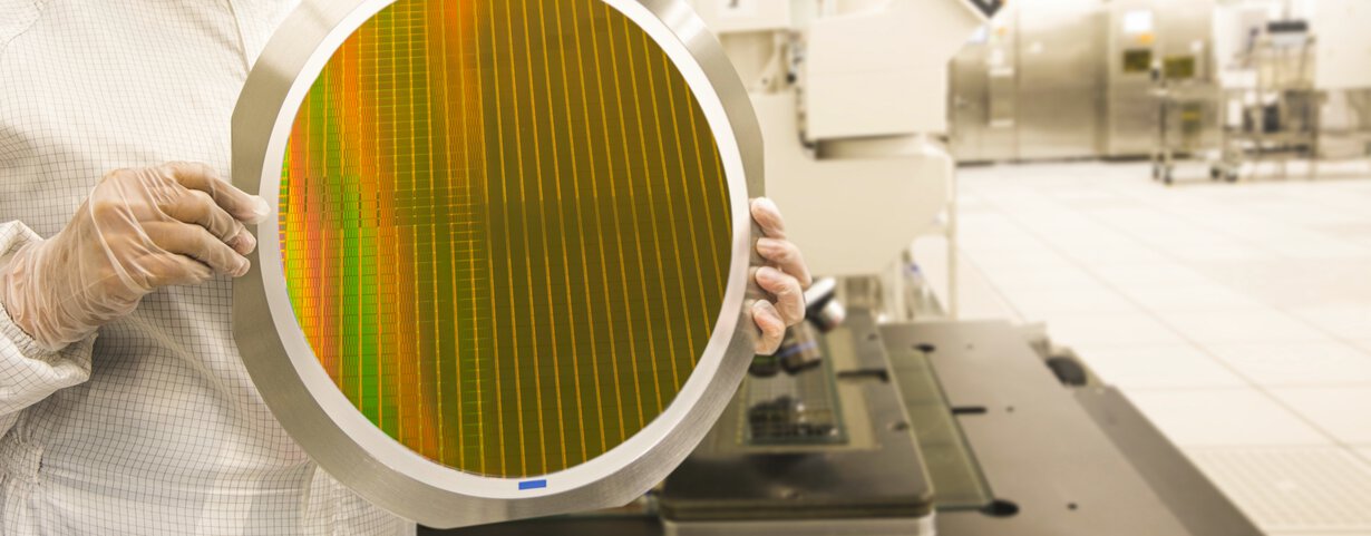 Wafer production in the clean room